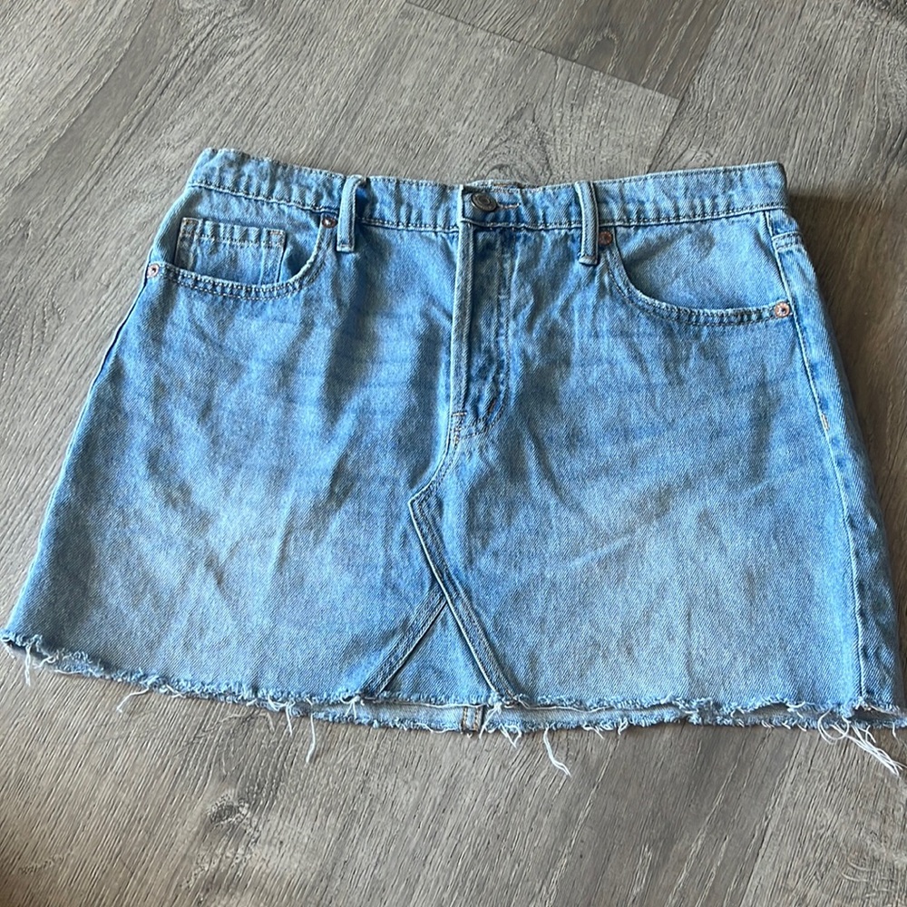 Aero light washed denim skirt.
